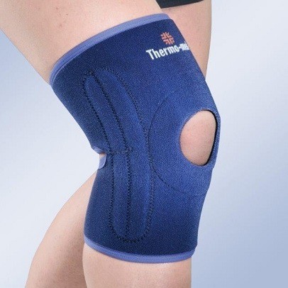 Neoprene adjustable size knee support with plastic stabilizers 4119